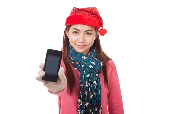 Kırmızı Noel şapka ile Asyalı kız göster: cep telefonu — Stok fotoğraf