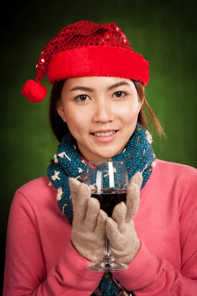 Asian girl with red christmas hat with glass of wine — Stock Photo, Image