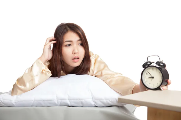 Asian girl  wake up late  look at alarm clock — Stock Photo, Image