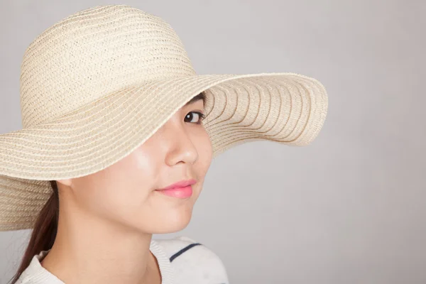 Beautiful Asian girl with sun hat — Stock Photo, Image