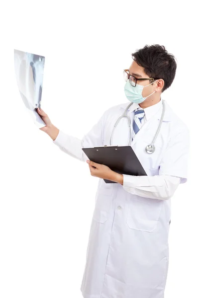 Asian male doctor wear mask look at x-ray film — Stock Photo, Image