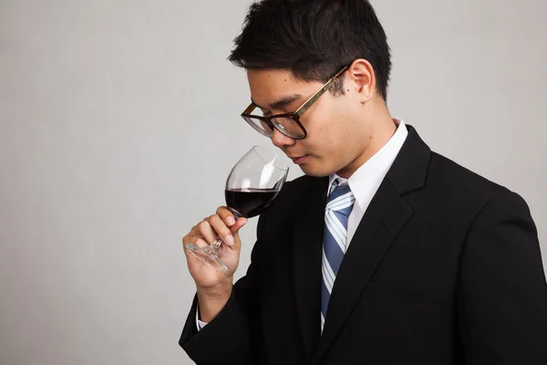 Asian businessman smell aroma of  red wine — Stock Photo, Image