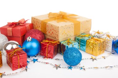 Noel ağacı önemsiz şey, süsleme ve hediye kutusu