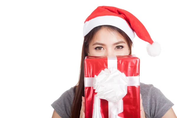 아시아 여자 산타 모자를 잡아 선물 상자 — 스톡 사진