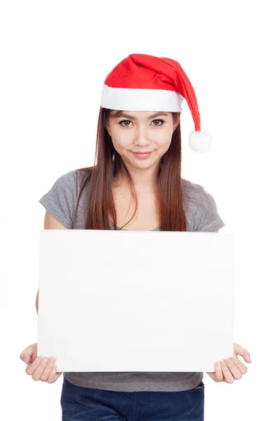 Asian girl with red santa hat hold a blank sign — Stock Photo, Image