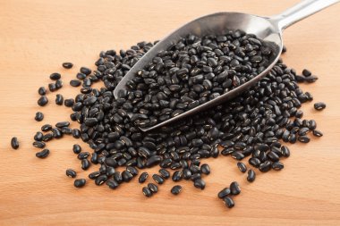 Transfer kepçe ile siyah fasulye