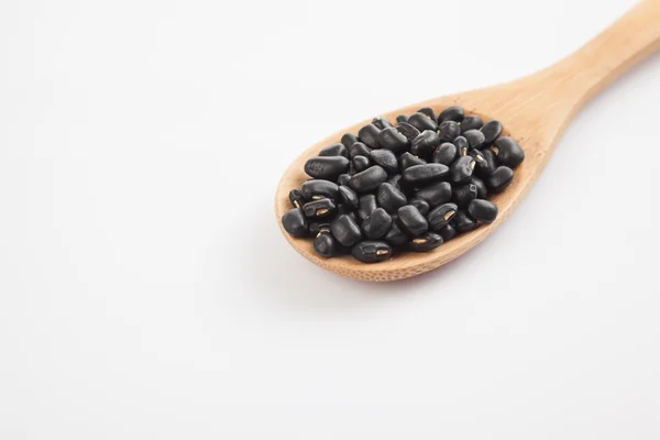 Fagioli neri con cucchiaio di legno — Foto Stock