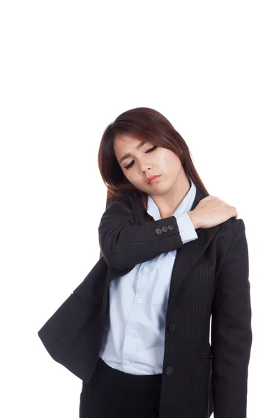 Jonge Aziatische zakenvrouw kreeg pijn in de schouder — Stockfoto