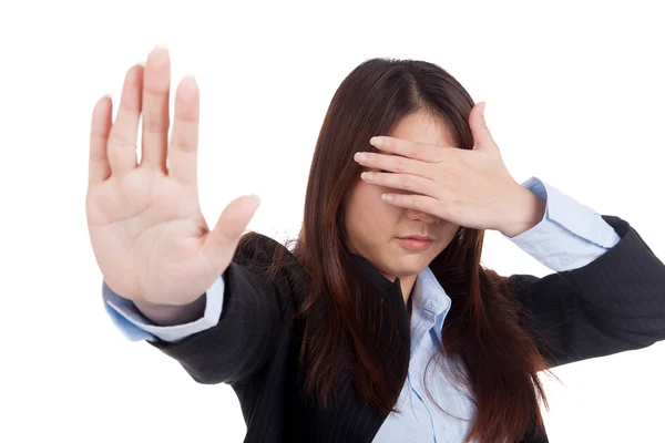 Young Asian businesswoman cover her eye say no — Stock Photo, Image