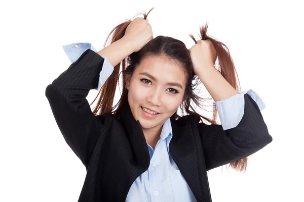 Glücklich junge asiatische Geschäftsfrau spielen mit Ihr Haar — Stockfoto
