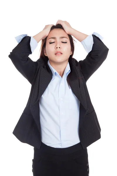 Joven mujer de negocios asiática estresada, tiene dolor de cabeza, infeliz —  Fotos de Stock