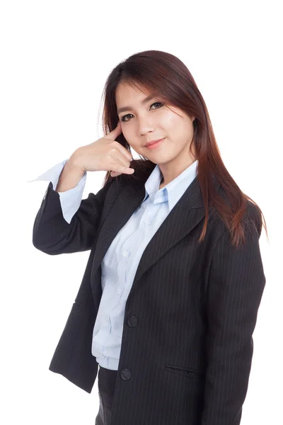 Unga asiatiska affärskvinna gestikulerande telefonsamtal — Stockfoto