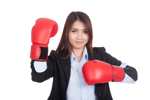 Junge asiatische Geschäftsfrau mit Boxhandschuh — Stockfoto