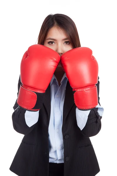 Joven mujer de negocios asiática con guante de boxeo —  Fotos de Stock