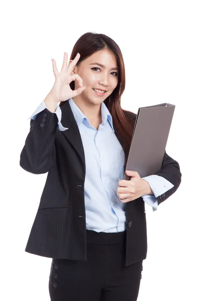 Young Asian businesswoman show OK with folder — Stock Photo, Image