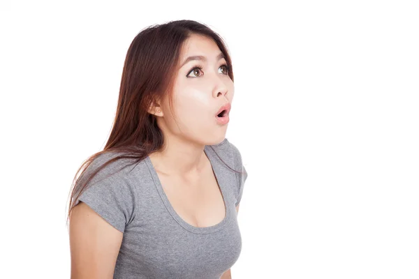 Ung asiatisk kvinna chockad och titta upp — Stockfoto