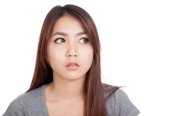 Mladá asijská žena vypadat daleko — Stock fotografie
