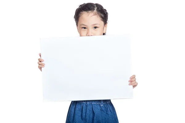 Asiática niña sostener un blanco signo — Foto de Stock