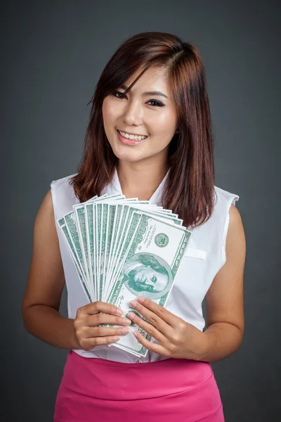 Asiatischer mann, der weißes mädchen datiert