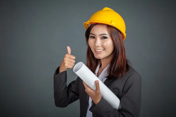 Asian engineer girl show thumbs up — Stock Photo, Image