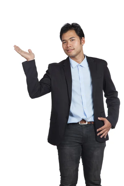 Asiático empresário sorriso mostrar algo — Fotografia de Stock
