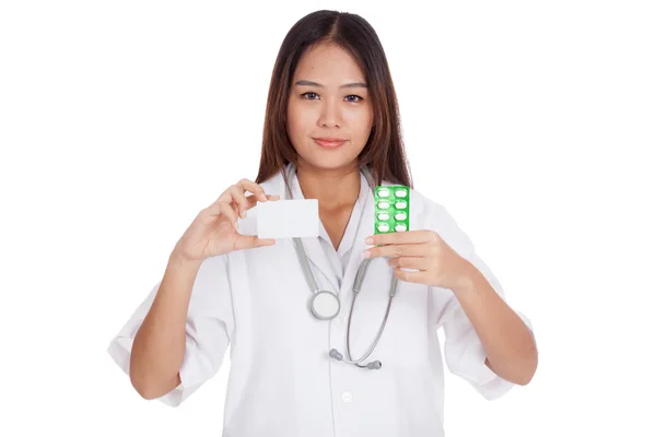 Asian young female doctor show a blank card with medicine — Stock Photo, Image