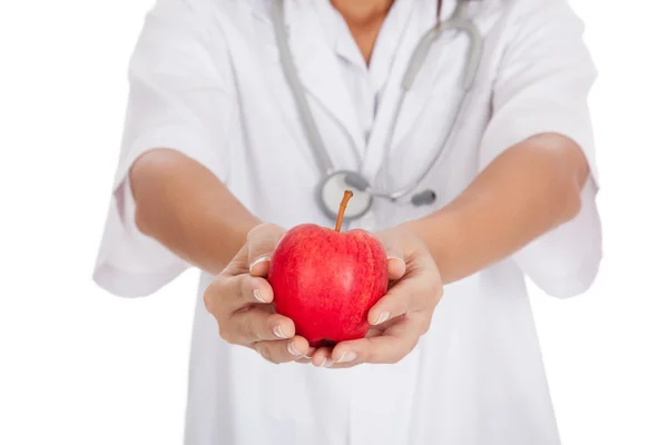 Joven asiática médico mostrar una manzana — Foto de Stock