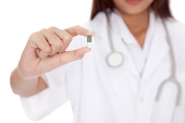 Young Asian female doctor show a pill — Stock Photo, Image