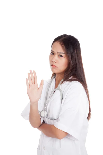 Asiática joven médico decir hablar a mi mano — Foto de Stock