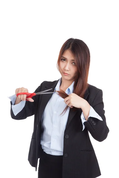 Young Asian businesswoman cut her hair — Stock Photo, Image