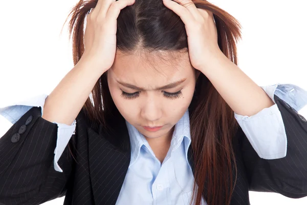 Deprimida joven mujer de negocios asiática — Foto de Stock