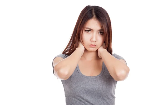 Giovane donna asiatica ottenuto dolore al collo — Foto Stock