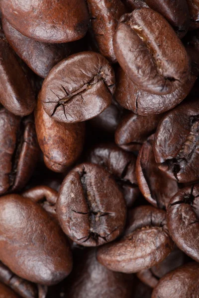 Primer plano de granos de café tostados —  Fotos de Stock