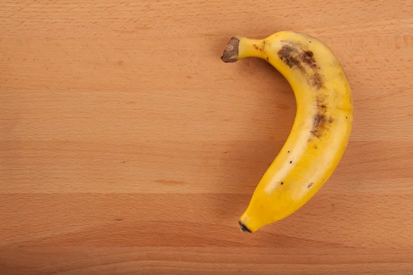 Een gele rijpe bananen — Stockfoto