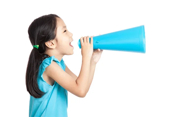 Pouco asiático menina com megafone — Fotografia de Stock