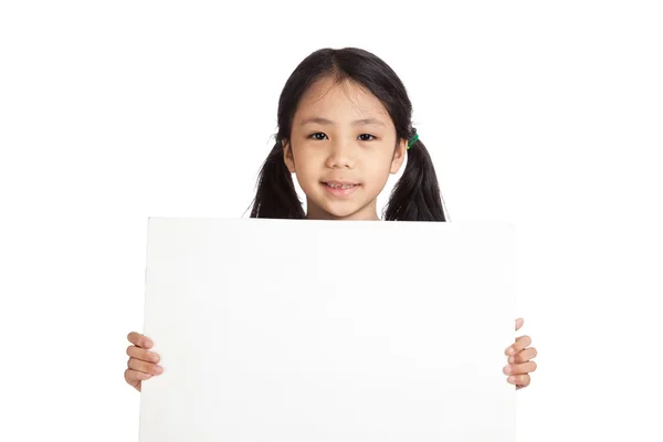 Asiática menina segurar um sinal em branco — Fotografia de Stock