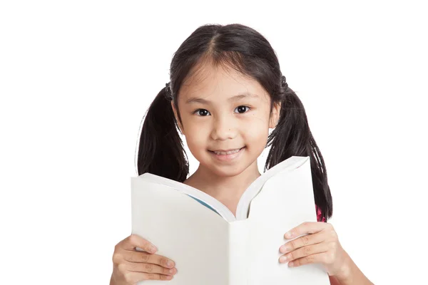 Glücklich kleine asiatische Mädchen lesen ein Buch — Stockfoto