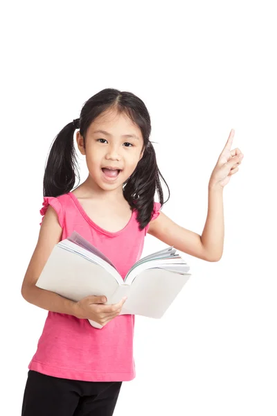 Happy little asian girl  read a book and point up — Stockfoto