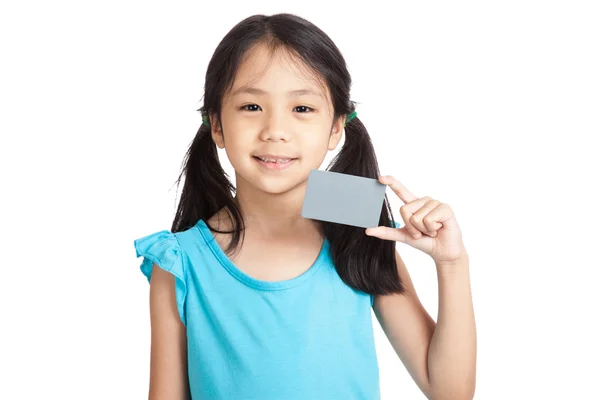 Pequeña chica asiática sonrisa con una tarjeta gris en blanco —  Fotos de Stock