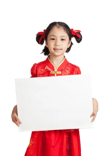 Asian girl in chinese cheongsam dress with blank sign — Stock Photo, Image