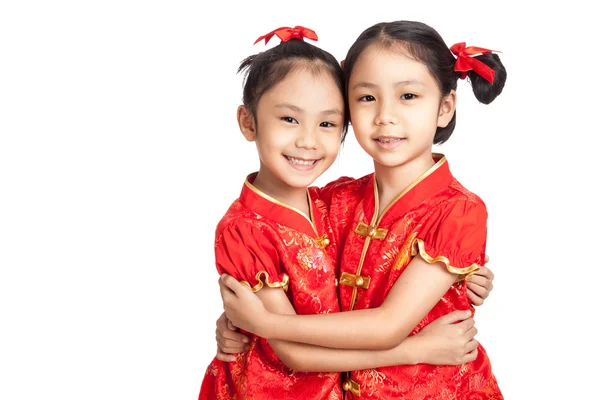 中国のチャイナ ドレスでアジアの双子の女の子をドレスします。 — ストック写真