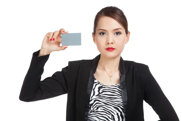 Jovem mulher de negócios asiática com um cartão em branco — Fotografia de Stock