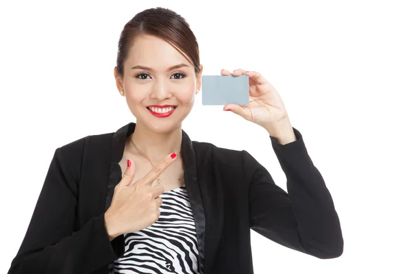 空白のカードに若いアジア ビジネス女性ポイント — ストック写真