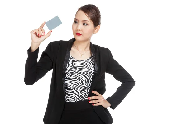 Joven mujer de negocios asiática con una tarjeta en blanco — Foto de Stock