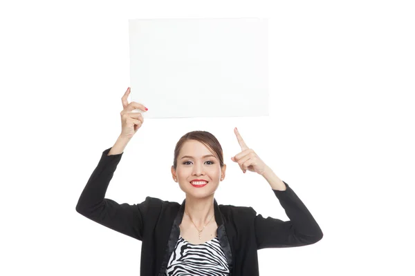 Jovem mulher de negócios asiática apontar para sinal em branco — Fotografia de Stock