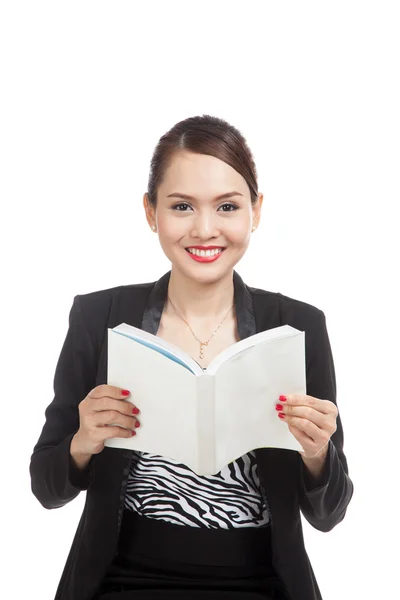 Jeune femme d'affaires asiatique avec un livre — Photo