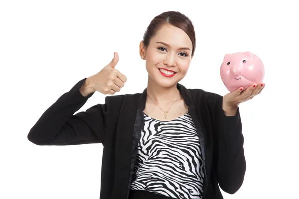 Asiatische Geschäftsfrau Daumen nach oben mit Schweinemünzbank lizenzfreie Stockfotos