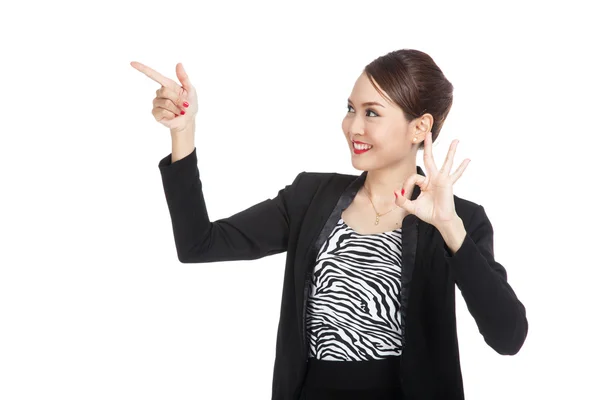 Young Asian business woman  point and show OK — Stock Photo, Image