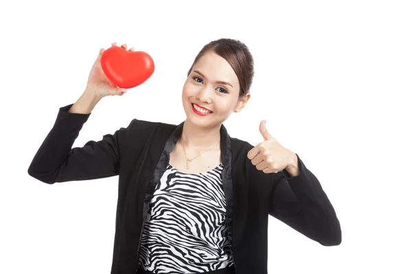 Aziatische zakelijke vrouw duimen omhoog met rood hart — Stockfoto
