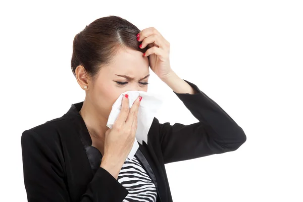 Jonge Aziatische vrouw kreeg zieken en griep — Stockfoto